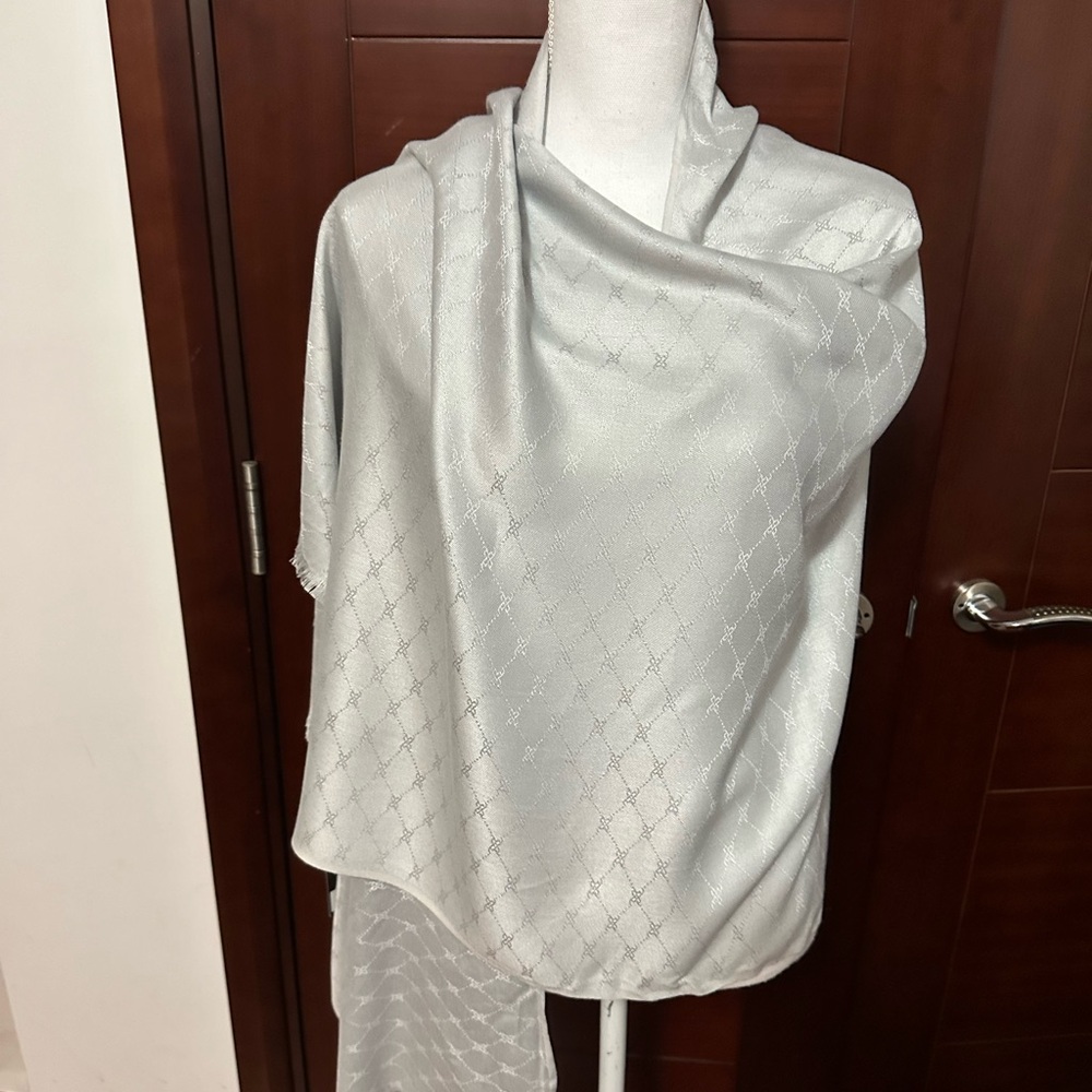 Nine West 100% viscose scarf nwt